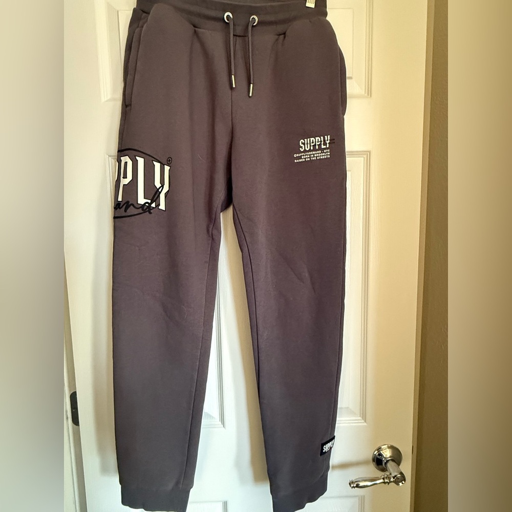 Supply & Demand Men’s grey sweatpants Med
